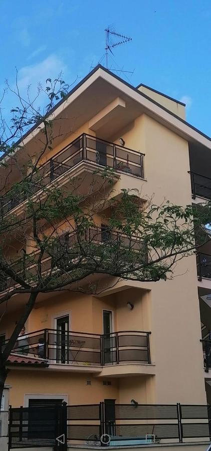 شقة Romantica Mansardina In Centro Citta بيسكارا المظهر الخارجي الصورة